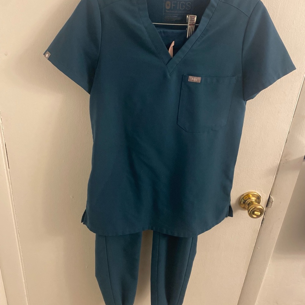 Figs Caribbean Blue Scrub Set